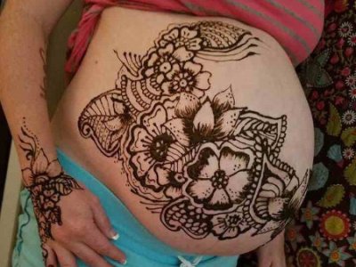 birth_014_Leeanna__Henna_Belly.jpg
